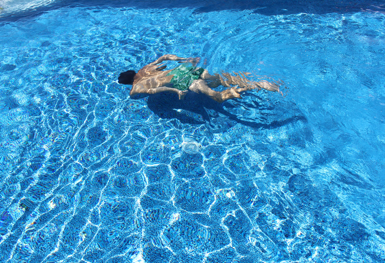 Mickael Casol, nage à la piscine