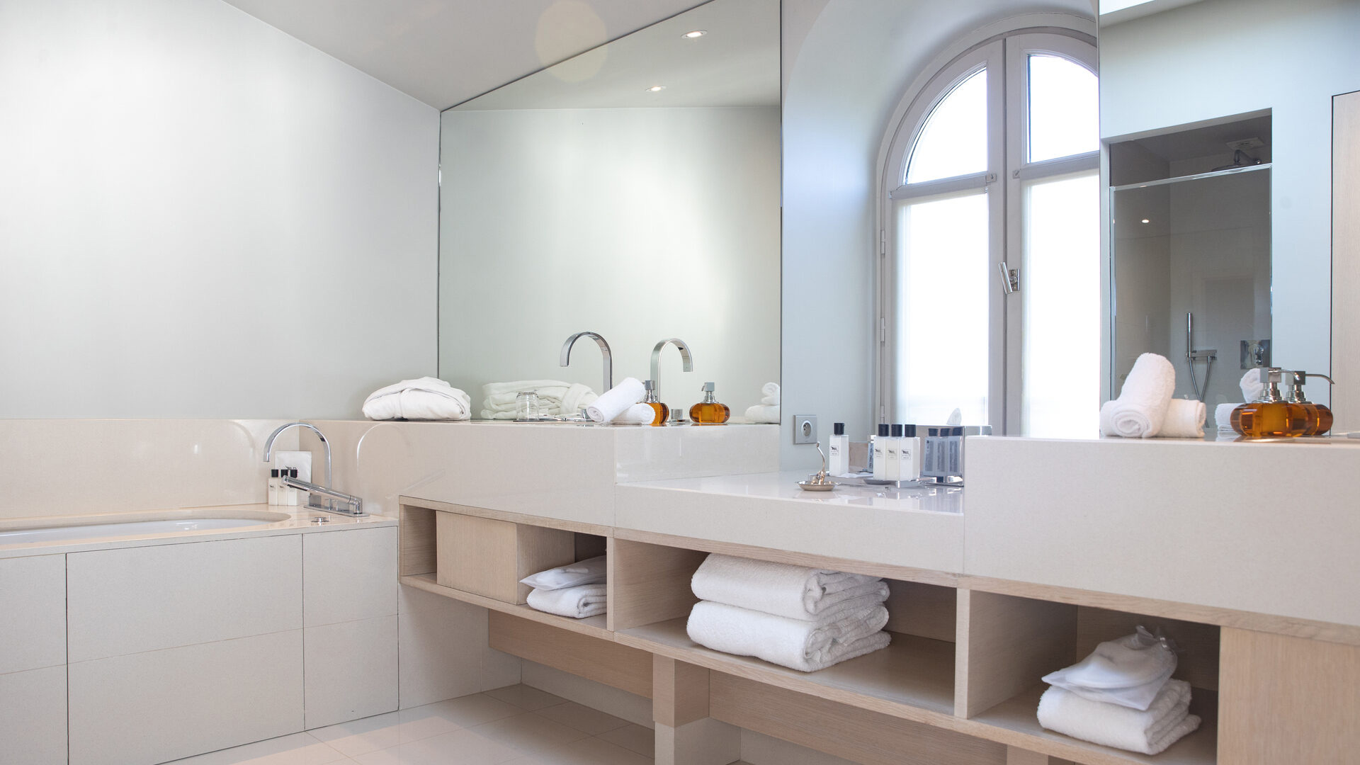 Luxury Apartment for Rent, Paris, 16th Arrondissement, France