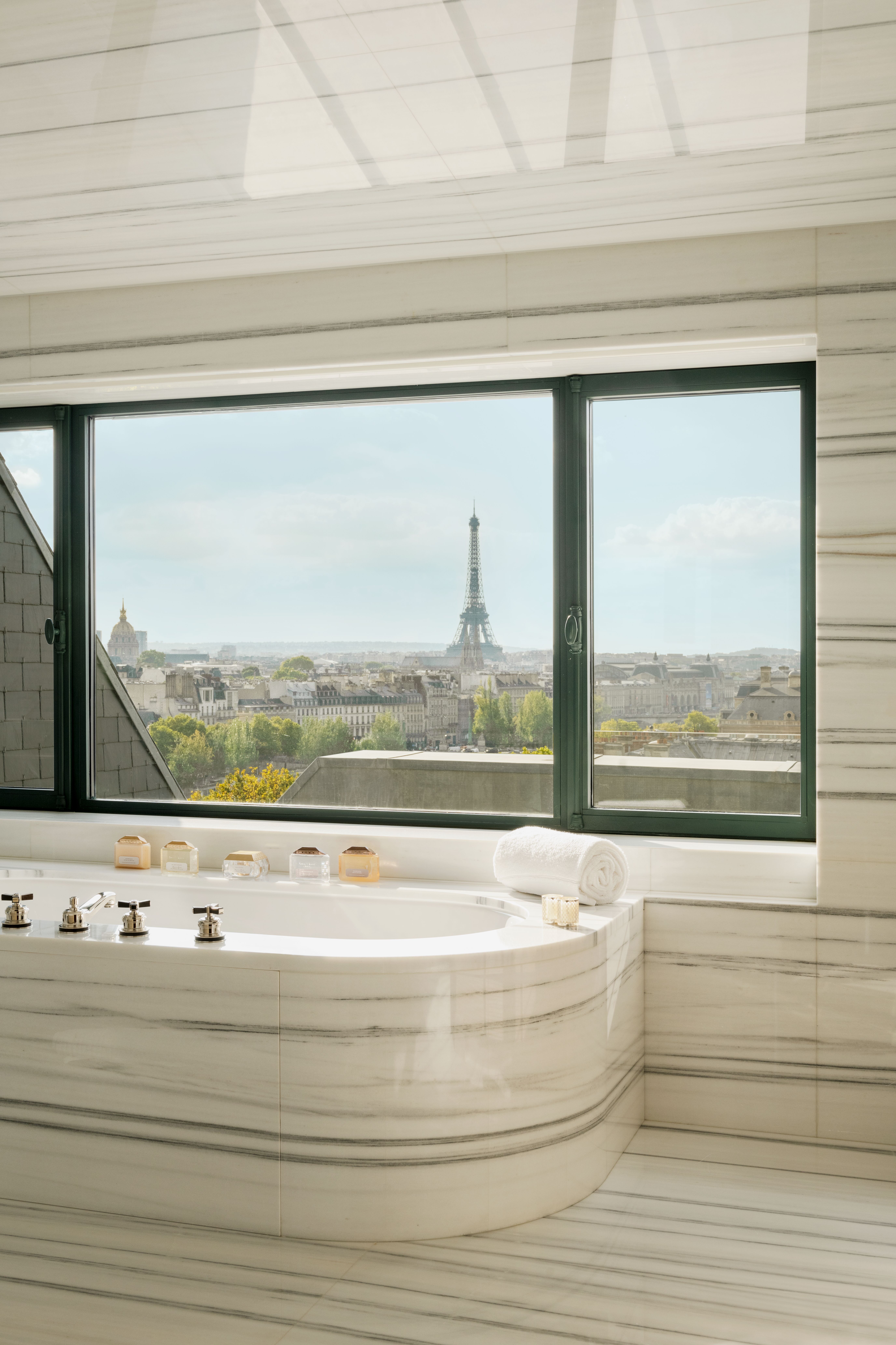 Cheval Blanc Paris, Luxury Hotel France, Casol