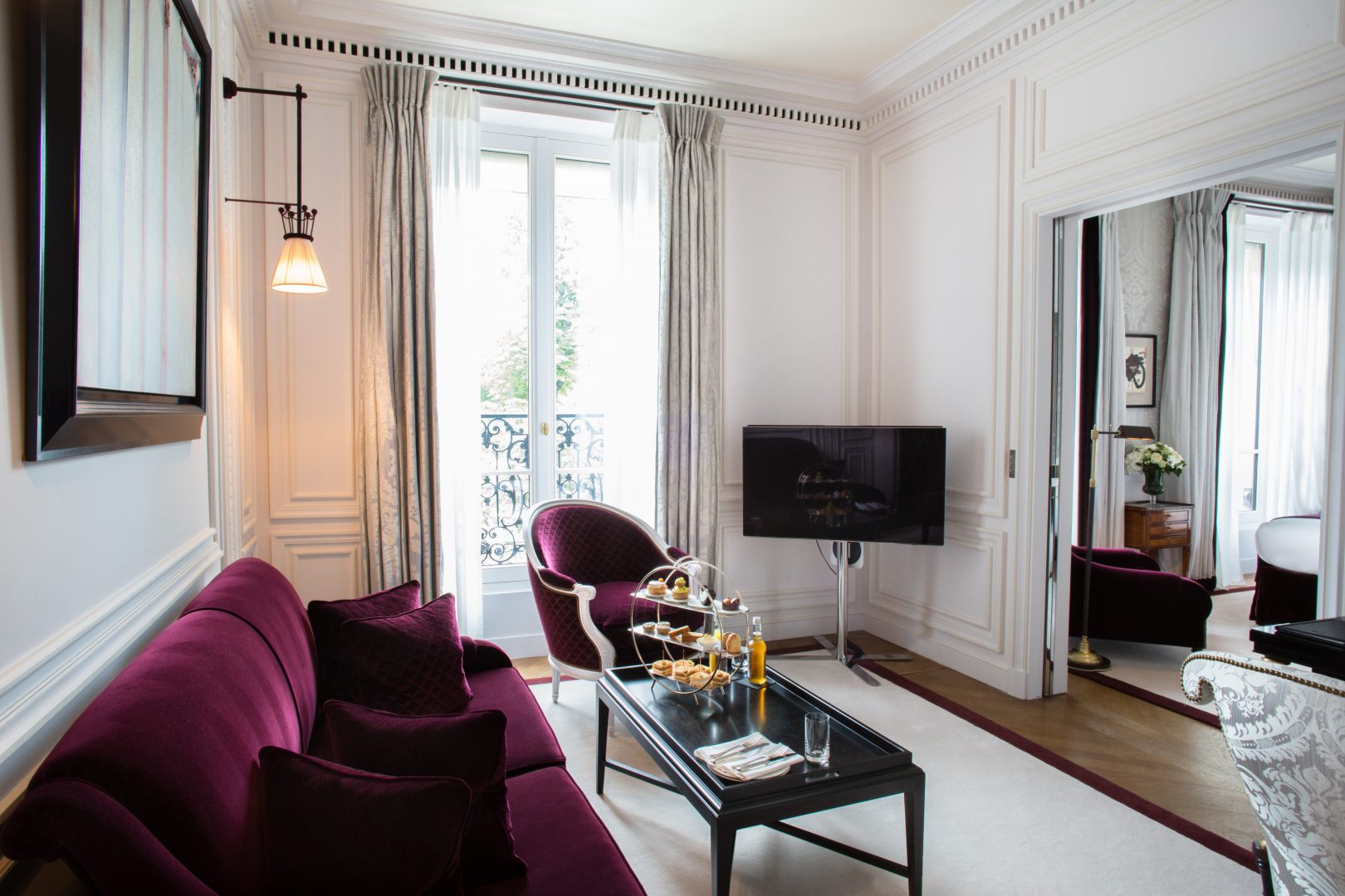Reserve de Paris, Luxury Hotel France, Deluxe Suite, Casol