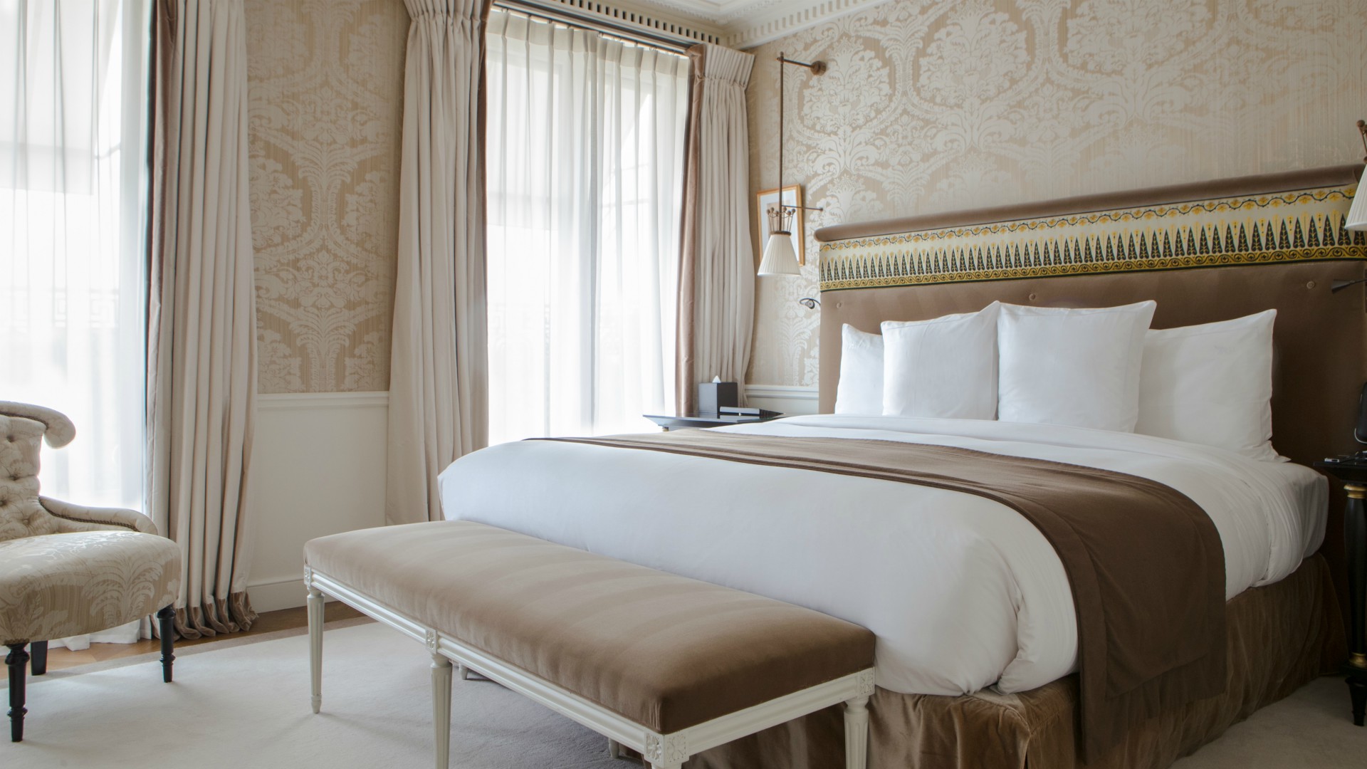Reserve de Paris, Luxury Hotel France, Suite Elysée, Casol