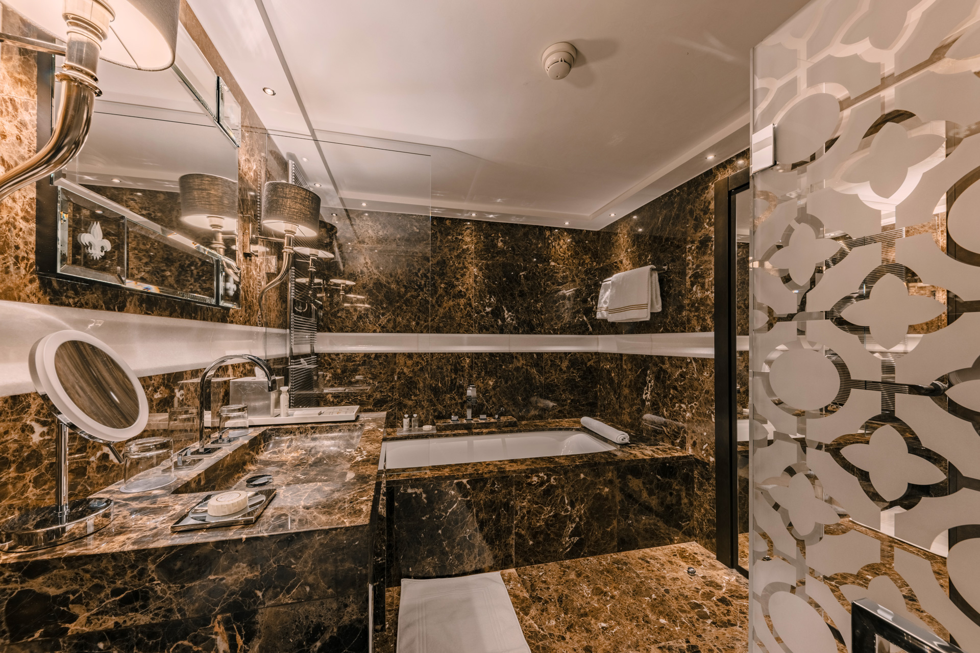Ultima Hotel Gstaad, Switzerland / Casol