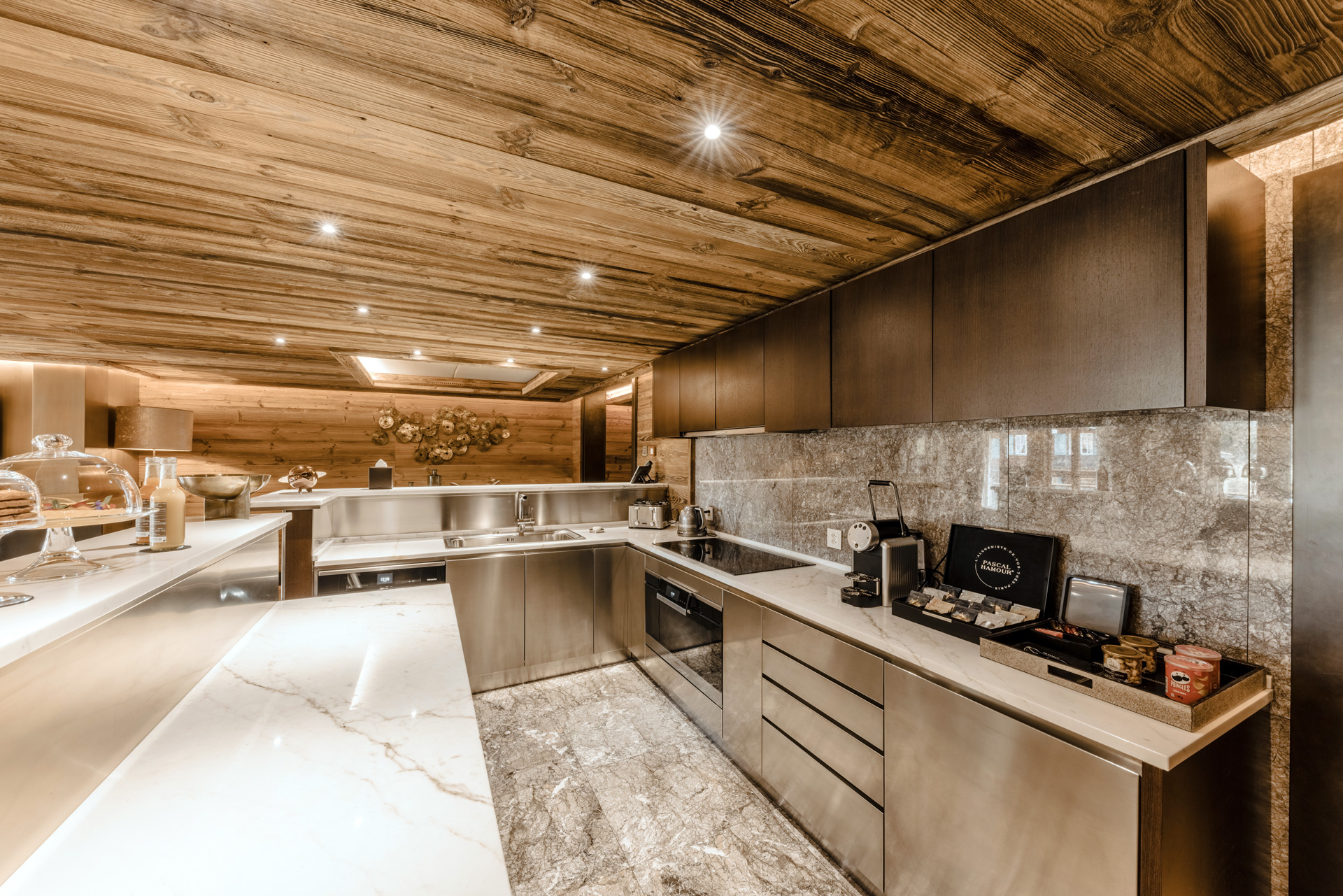 Ultima Hotel Gstaad, Switzerland / Casol