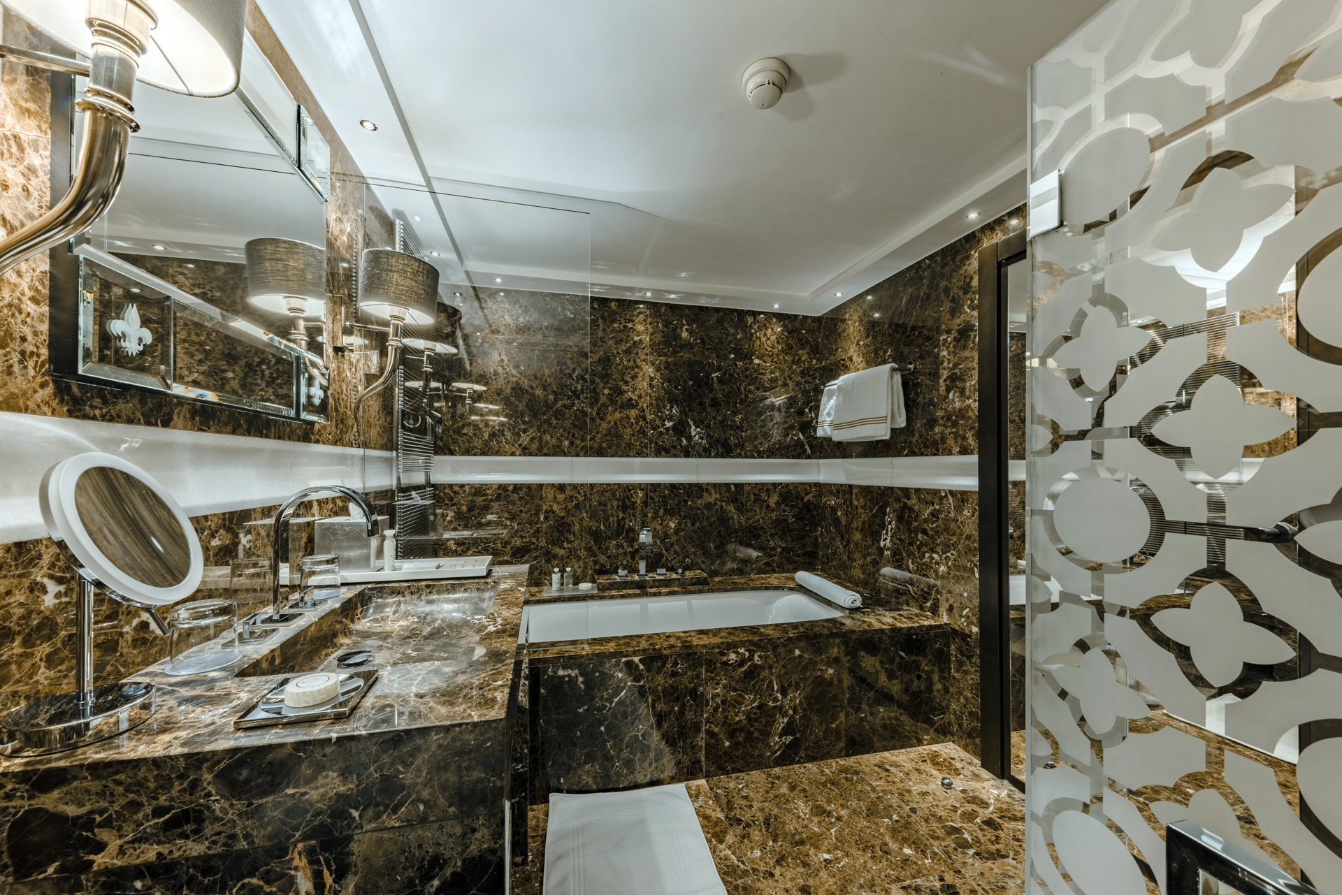 Ultima Hotel Gstaad, Switzerland / Casol