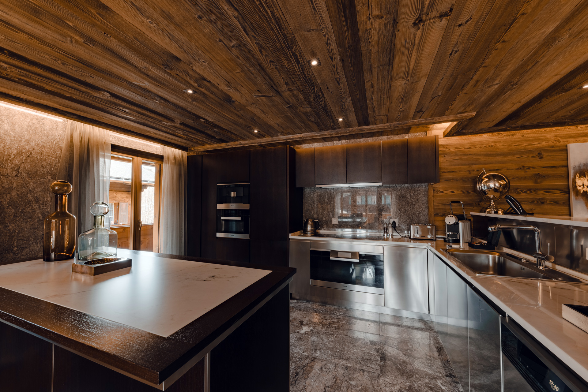 Ultima Hotel Gstaad, Switzerland / Casol
