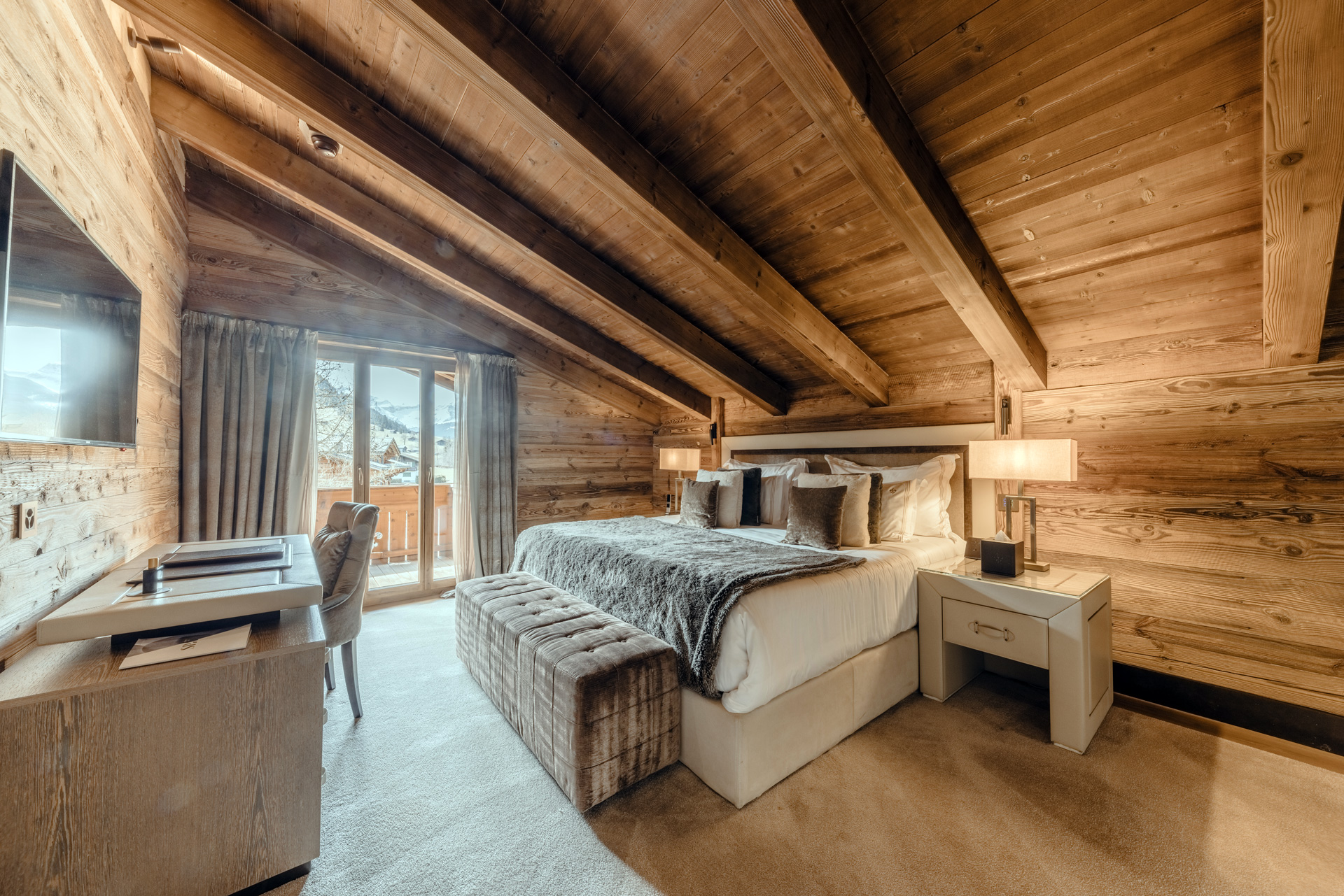 Ultima Hotel Gstaad, Switzerland / Casol