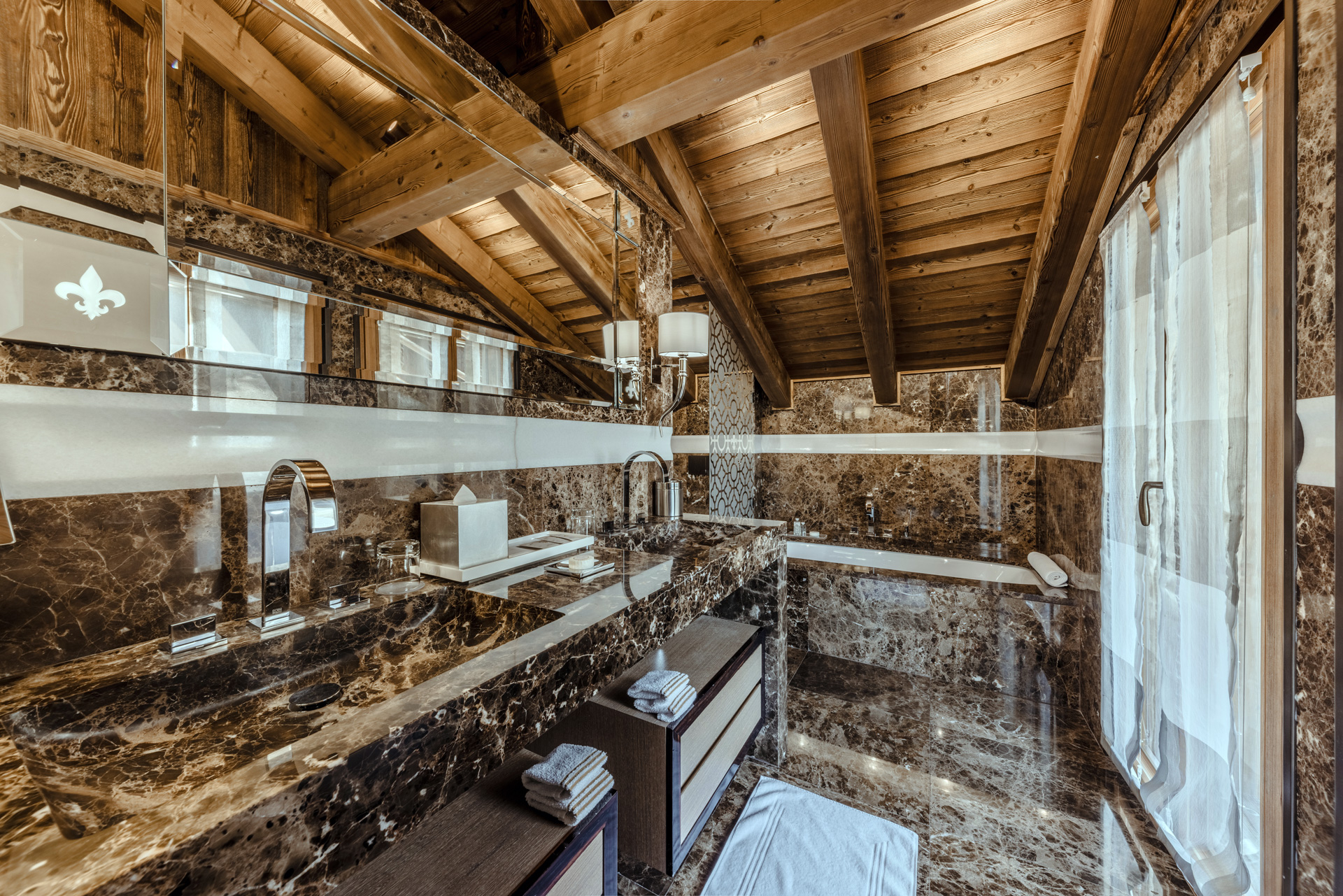 Ultima Hotel Gstaad, Switzerland / Casol