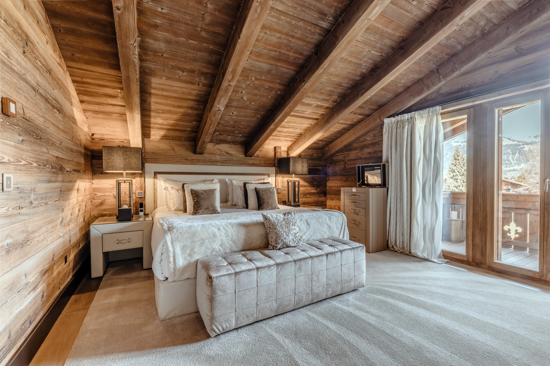 Ultima Hotel Gstaad, Switzerland / Casol