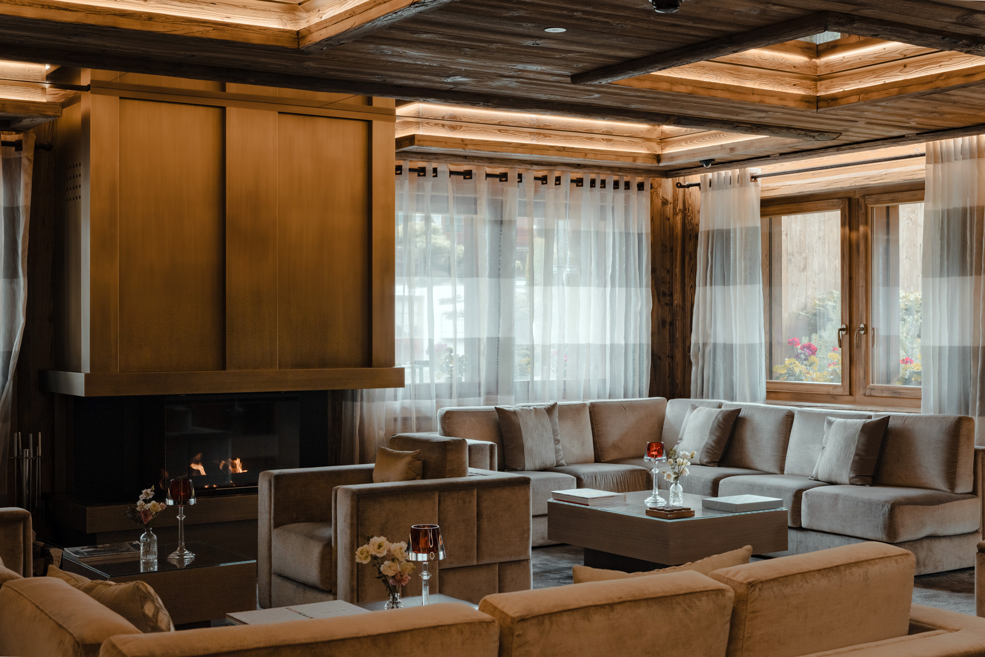 Ultima Hotel Gstaad, Switzerland / Casol