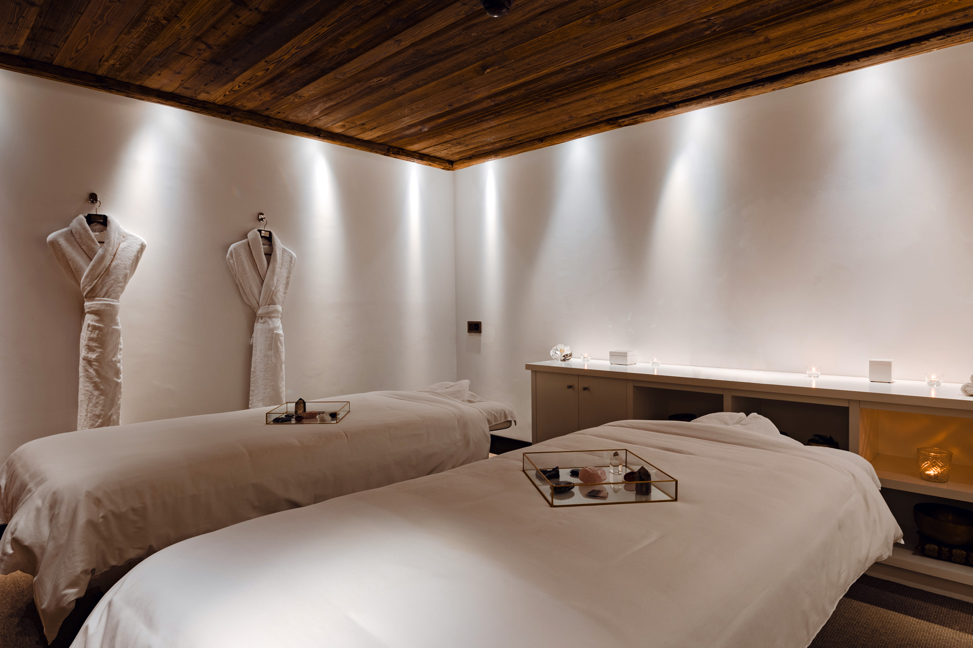 Ultima Hotel Gstaad, Switzerland / Casol