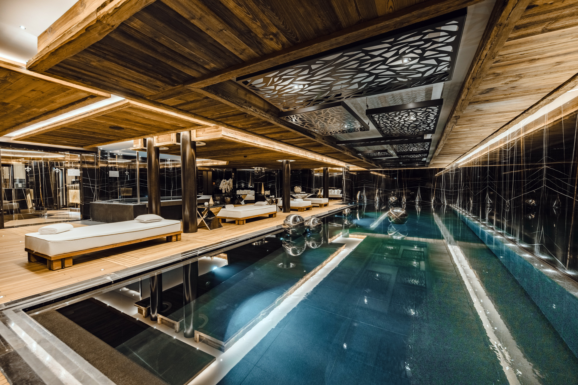 Ultima Hotel Gstaad, Switzerland / Casol