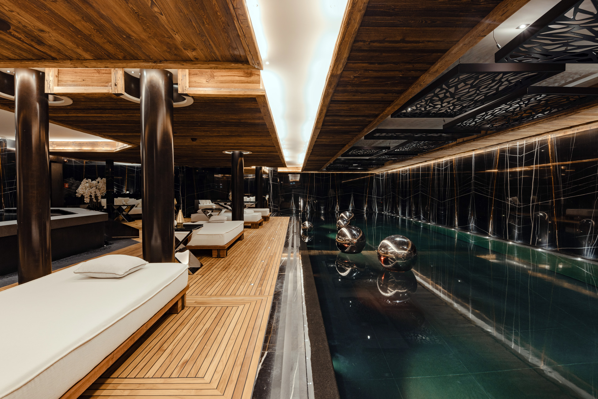 Ultima Hotel Gstaad, Switzerland / Casol