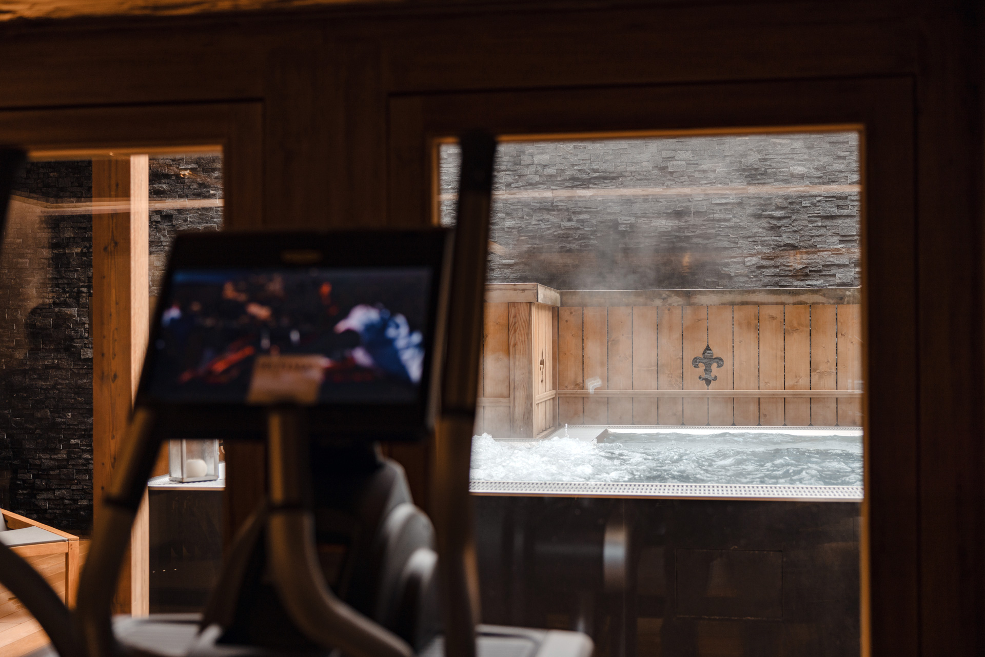 Ultima Hotel Gstaad, Switzerland / Casol