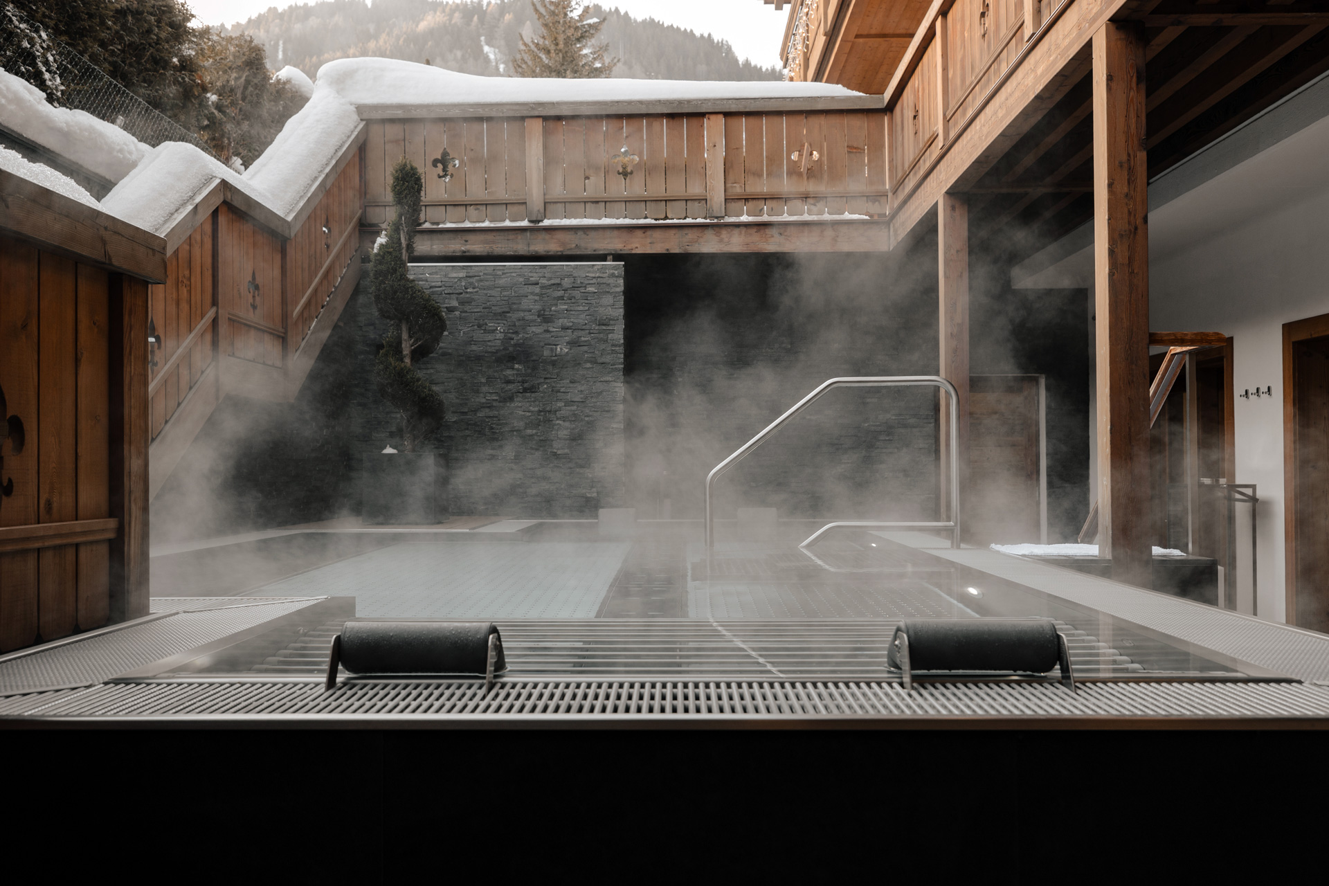 Ultima Hotel Gstaad, Switzerland / Casol